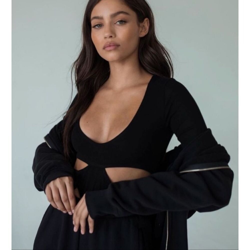 JOAH BROWN FITTED CUTOUT LONG SLEEVE TOP - Picture 6 of 12
